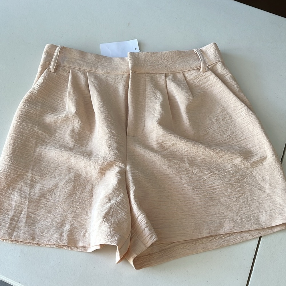 #2893 NWT URBAN SOCIAL Lightweight Shorts